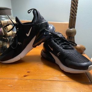 Nike Air Max 270 women’s size 8